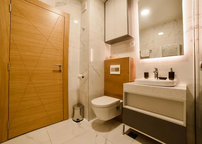 - Lux شقة زلاتيبور