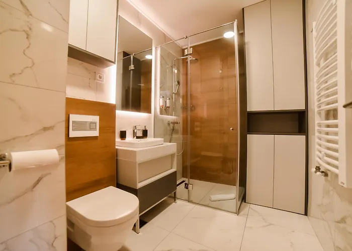 - Lux 兹拉蒂博尔